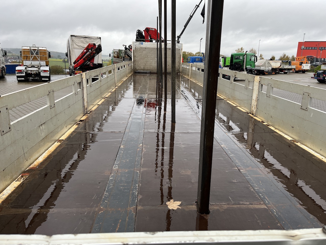 Meusburger MPS-3 Auflieger mit Kran HMF 1510 K-4 Lenkachse - Flaktrailer: bild 2 Meusburger MPS-3 Auflieger mit Kran HMF 1510 K-4 Lenkachse - Flaktrailer: bild 2