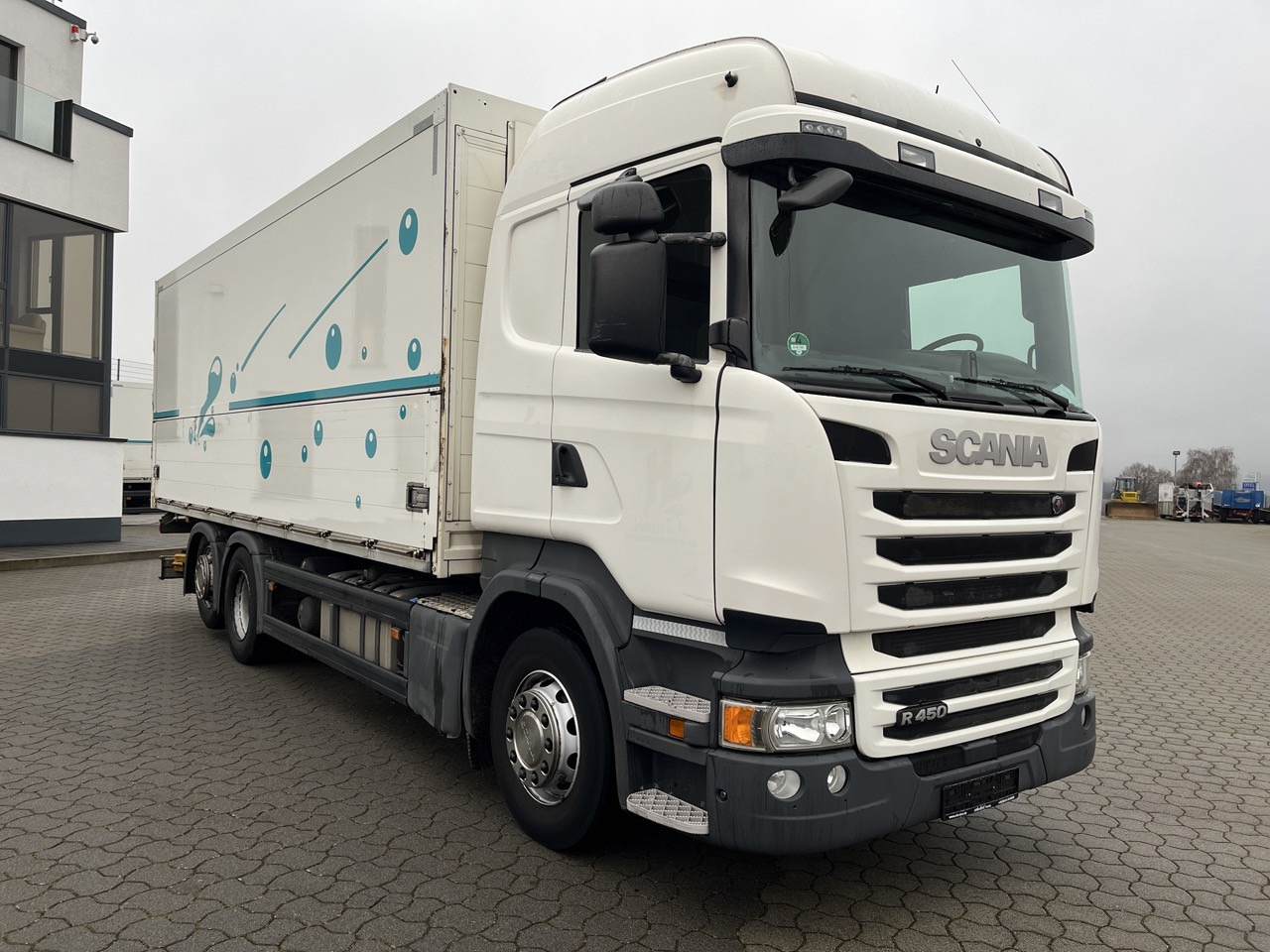 Scania R 450 6x2 Geränke Lenkachse Retarder - Dryckestransport lastbil: bild 2 Scania R 450 6x2 Geränke Lenkachse Retarder - Dryckestransport lastbil: bild 2