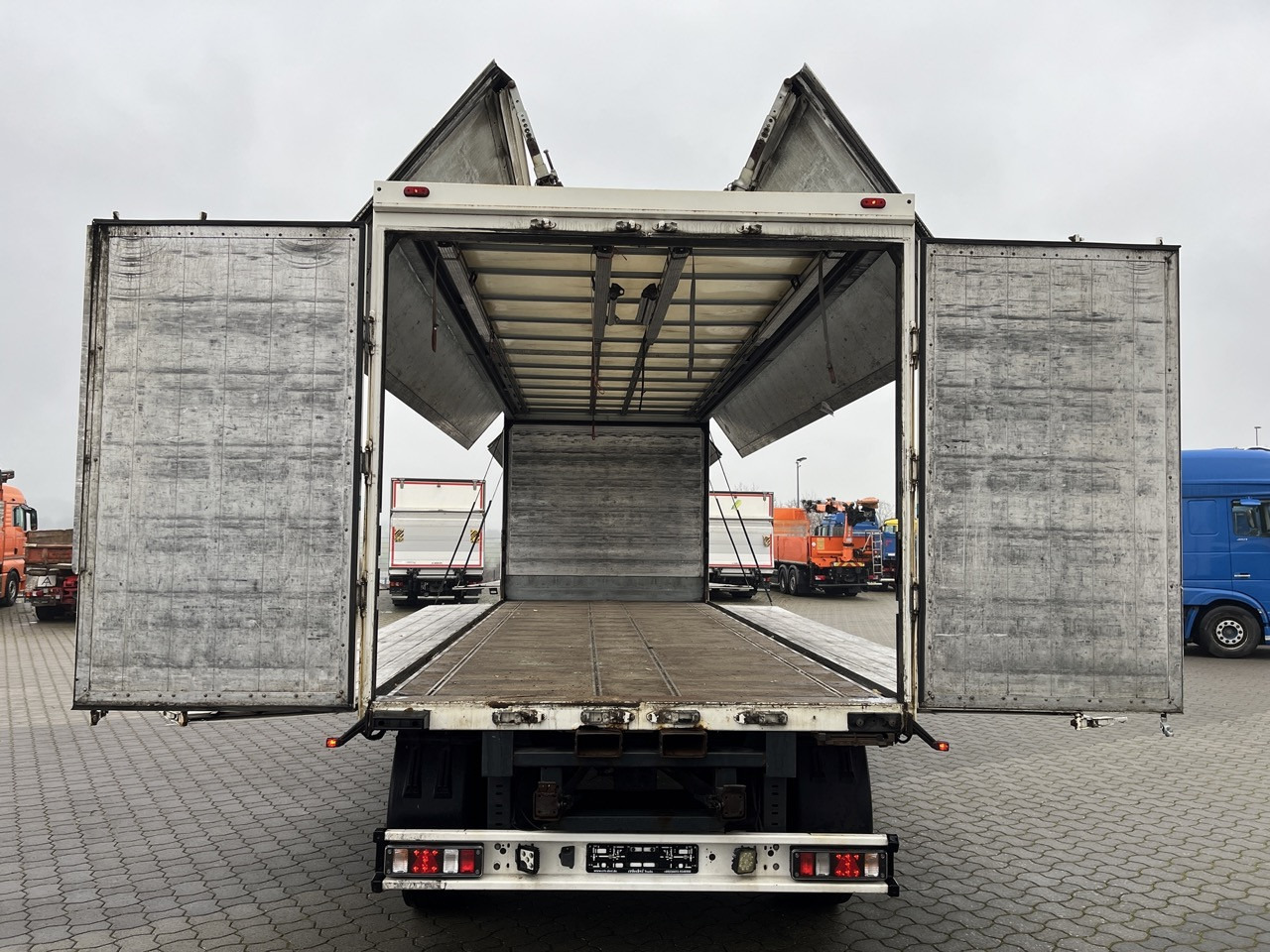 Scania R 450 6x2 Geränkezug + Orten Anhänger - Dryckestransport lastbil: bild 3 Scania R 450 6x2 Geränkezug + Orten Anhänger - Dryckestransport lastbil: bild 3