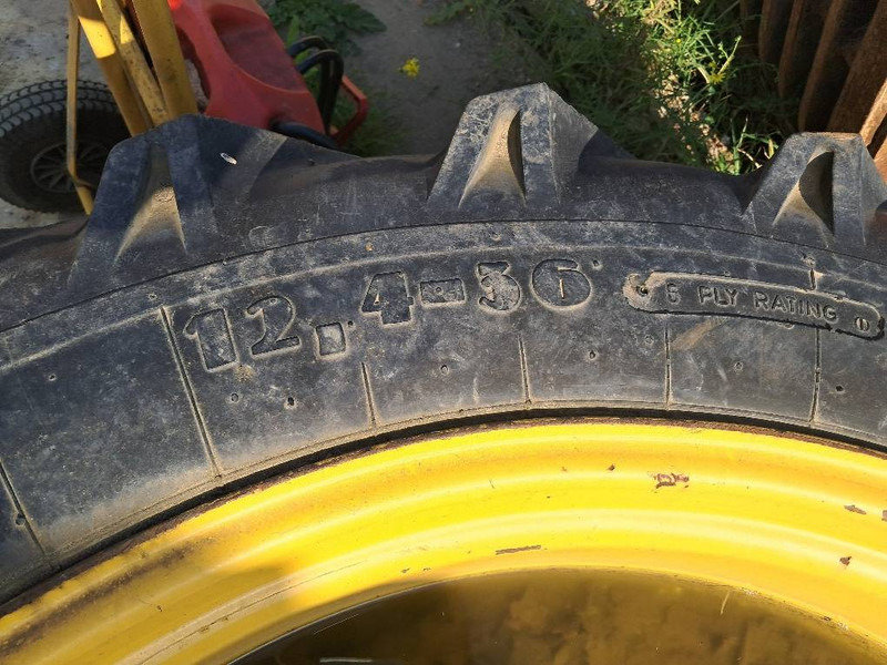Record 12.4-36 - Däck och fälgar för Byggmaskiner: bild 4 Record 12.4-36 - Däck och fälgar för Byggmaskiner: bild 4