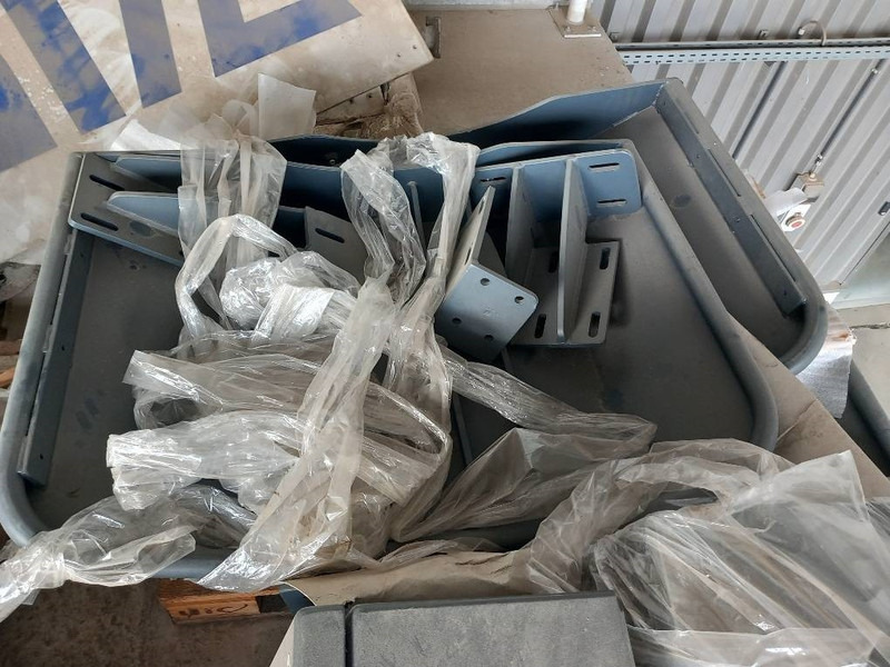 Komatsu PW158-11 MUDGUARDS - Tillbehör för Byggmaskiner: bild 4 Komatsu PW158-11 MUDGUARDS - Tillbehör för Byggmaskiner: bild 4