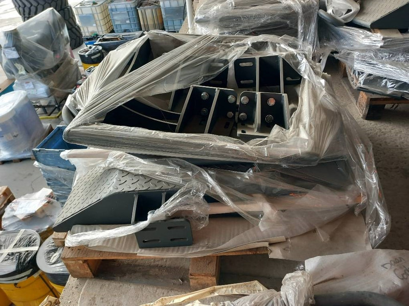 Komatsu PW158-11 MUDGUARDS - Tillbehör för Byggmaskiner: bild 3 Komatsu PW158-11 MUDGUARDS - Tillbehör för Byggmaskiner: bild 3