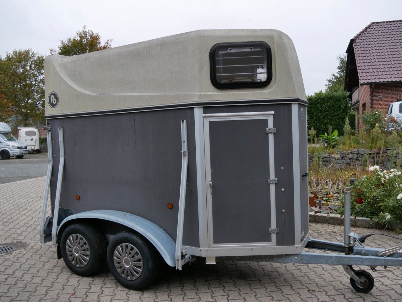 Blomert 1,5 Pferde Holz Poly - Djursläp: bild 1 Blomert 1,5 Pferde Holz Poly - Djursläp: bild 1