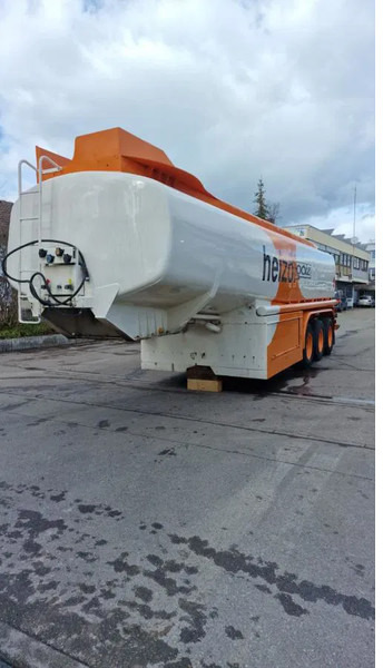 Schwelmer Eisenwerk TSA Diesel Heizöl 6 Kammern 35.5 m³ Zählwerk TKZ A TSA Diesel Heizöl 6 Kammern 35.5 m³ Zählwerk TKZ ABS - Tanktrailer: bild 3 Schwelmer Eisenwerk TSA Diesel Heizöl 6 Kammern 35.5 m³ Zählwerk TKZ A TSA Diesel Heizöl 6 Kammern 35.5 m³ Zählwerk TKZ ABS - Tanktrailer: bild 3