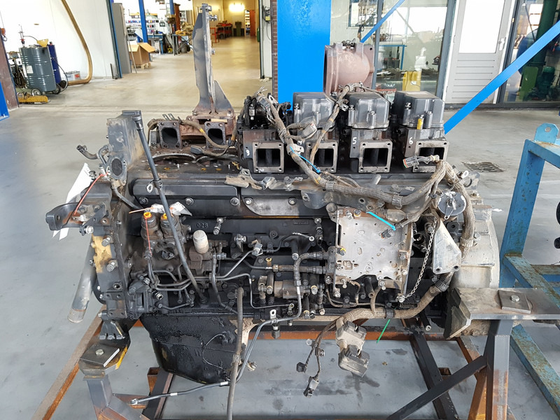 Komatsu SAA6D140E-6 FOR PARTS - Byggmaskiner: bild 1 Komatsu SAA6D140E-6 FOR PARTS - Byggmaskiner: bild 1