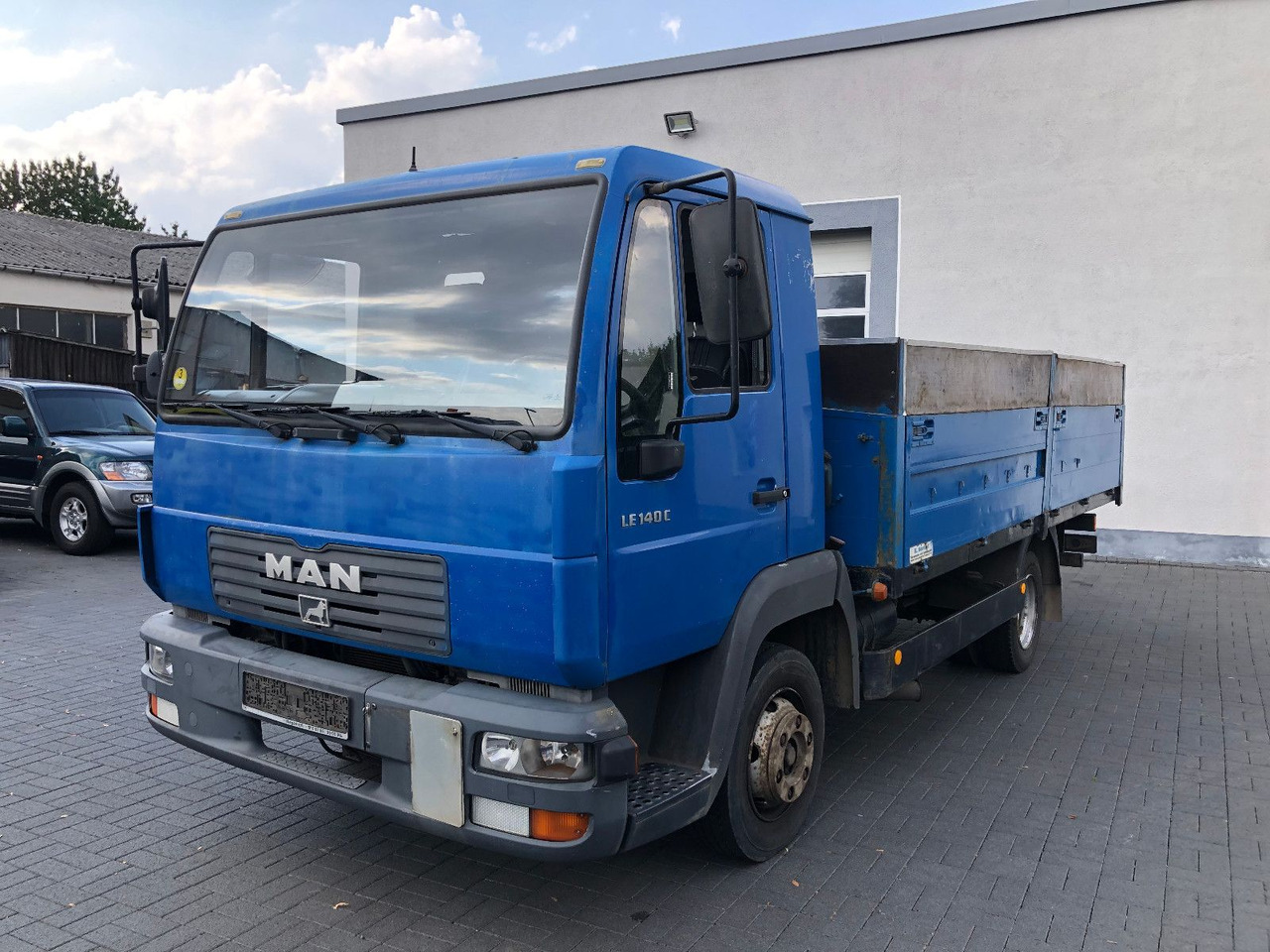 MAN LE 140 C Klima, Tempomat, TÜV 11-2025 - Transportbil med flak: bild 1 MAN LE 140 C Klima, Tempomat, TÜV 11-2025 - Transportbil med flak: bild 1