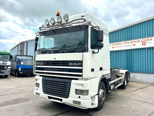 DAF 95.480 XF SPACECAB 6x2 WITH HOOK-ARM SYSTEM (EURO 3 / ZF16 MANUAL GEARBOX / ZF-INTARDER / STEEL-/AIR SUSPENSION / AIRCONDITIONIN - Lastväxlare lastbil: bild 1 DAF 95.480 XF SPACECAB 6x2 WITH HOOK-ARM SYSTEM (EURO 3 / ZF16 MANUAL GEARBOX / ZF-INTARDER / STEEL-/AIR SUSPENSION / AIRCONDITIONIN - Lastväxlare lastbil: bild 1