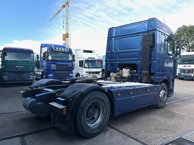 DAF 95.380 XF SPACECAB (EURO 2 / ZF16 MANUAL GEARBOX / HYDRAULIC KIT / P.T.O. / SIDE SKIRTS / AIRCONDITIONING) - Dragbil: bild 3 DAF 95.380 XF SPACECAB (EURO 2 / ZF16 MANUAL GEARBOX / HYDRAULIC KIT / P.T.O. / SIDE SKIRTS / AIRCONDITIONING) - Dragbil: bild 3