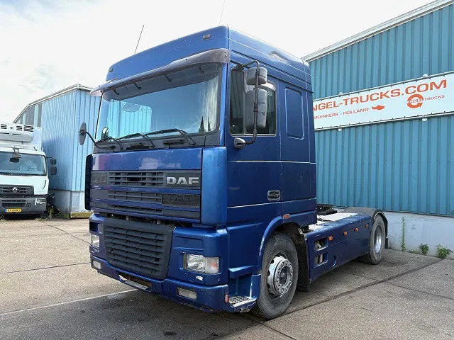 DAF 95.380 XF SPACECAB (EURO 2 / ZF16 MANUAL GEARBOX / HYDRAULIC KIT / P.T.O. / SIDE SKIRTS / AIRCONDITIONING) - Dragbil: bild 1 DAF 95.380 XF SPACECAB (EURO 2 / ZF16 MANUAL GEARBOX / HYDRAULIC KIT / P.T.O. / SIDE SKIRTS / AIRCONDITIONING) - Dragbil: bild 1