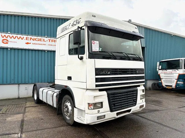 DAF 95.430 XF SPACECAB (EURO 3 / ZF16 MANUAL GEARBOX / ZF-INTARDER / AIRCONDITIONING) - Dragbil: bild 2 DAF 95.430 XF SPACECAB (EURO 3 / ZF16 MANUAL GEARBOX / ZF-INTARDER / AIRCONDITIONING) - Dragbil: bild 2