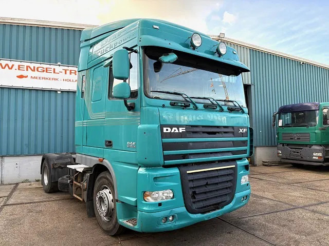 DAF XF 105.460 SPACECAB (EURO 5 / ZF16 MANUAL GEARBOX / P.T.O. / AIRCONDITIONING / FRIDGE UNDER BED / ETC.) - Dragbil: bild 2 DAF XF 105.460 SPACECAB (EURO 5 / ZF16 MANUAL GEARBOX / P.T.O. / AIRCONDITIONING / FRIDGE UNDER BED / ETC.) - Dragbil: bild 2