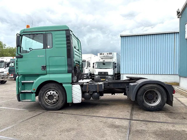 MAN TGA 18.460 FLT XL (6-CILINDER HEADS / ZF16 MANUAL GEARBOX / ZF-INTARDER / AIRCONDITIONING) - Dragbil: bild 5 MAN TGA 18.460 FLT XL (6-CILINDER HEADS / ZF16 MANUAL GEARBOX / ZF-INTARDER / AIRCONDITIONING) - Dragbil: bild 5