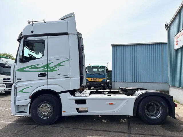 Mercedes-Benz Actros 1845 LS BIGSPACE (RETARDER / EURO 5 / TELLIGENT GEARBOX / FULL SPOILERSET / 2x DIESELTANK / AIRCONDITIONING) - Dragbil: bild 5 Mercedes-Benz Actros 1845 LS BIGSPACE (RETARDER / EURO 5 / TELLIGENT GEARBOX / FULL SPOILERSET / 2x DIESELTANK / AIRCONDITIONING) - Dragbil: bild 5