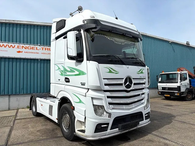 Mercedes-Benz Actros 1845 LS BIGSPACE (RETARDER / EURO 5 / TELLIGENT GEARBOX / FULL SPOILERSET / 2x DIESELTANK / AIRCONDITIONING) - Dragbil: bild 2 Mercedes-Benz Actros 1845 LS BIGSPACE (RETARDER / EURO 5 / TELLIGENT GEARBOX / FULL SPOILERSET / 2x DIESELTANK / AIRCONDITIONING) - Dragbil: bild 2