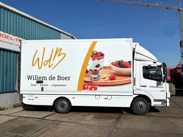 Mercedes-Benz Atego 816 L 4x2 ORIGINAL DUTCH COOLER TRUCK WITH CARRIER XARIOS 600D/E (MANUAL GEARBOX / AIRCONDITIONING / 2.000 KG. TAILLIFT) - Kylbil lastbil: bild 4 Mercedes-Benz Atego 816 L 4x2 ORIGINAL DUTCH COOLER TRUCK WITH CARRIER XARIOS 600D/E (MANUAL GEARBOX / AIRCONDITIONING / 2.000 KG. TAILLIFT) - Kylbil lastbil: bild 4