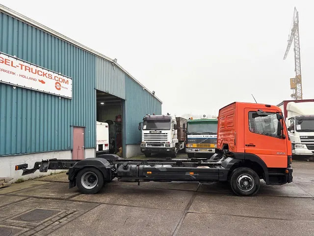 Mercedes-Benz Atego 823L DAY CAB (6-CILINDER) 4x2 CHASSIS (MANUAL GEARBOX / SPER DIFFERENTIAL / 6-CILINDER ENGINE) - Chassi lastbil: bild 4 Mercedes-Benz Atego 823L DAY CAB (6-CILINDER) 4x2 CHASSIS (MANUAL GEARBOX / SPER DIFFERENTIAL / 6-CILINDER ENGINE) - Chassi lastbil: bild 4