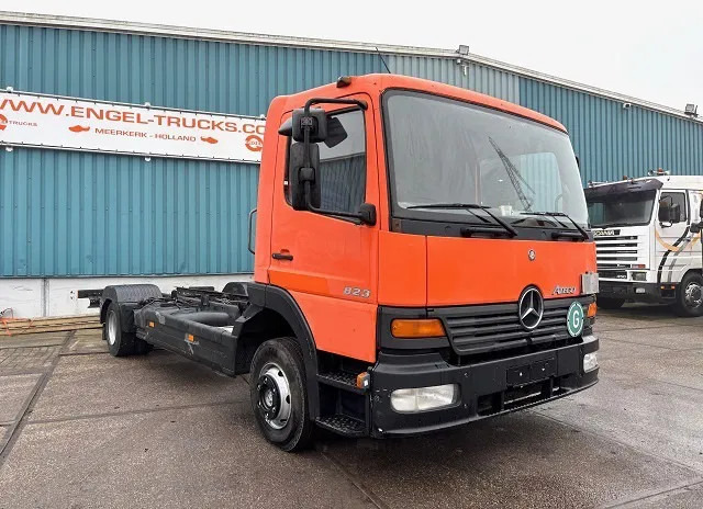 Mercedes-Benz Atego 823L DAY CAB (6-CILINDER) 4x2 CHASSIS (MANUAL GEARBOX / SPER DIFFERENTIAL / 6-CILINDER ENGINE) - Chassi lastbil: bild 2 Mercedes-Benz Atego 823L DAY CAB (6-CILINDER) 4x2 CHASSIS (MANUAL GEARBOX / SPER DIFFERENTIAL / 6-CILINDER ENGINE) - Chassi lastbil: bild 2