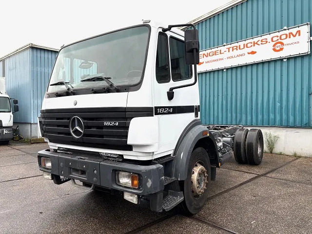 Mercedes-Benz SK 1824 K (ONLY 226.000 KM!) 4x2 FULL STEEL CHASSIS (MANUAL GEARBOX / REDUCTION AXLE / FULL STEEL SUSPENSION / P.T.O.) - Chassi lastbil: bild 1 Mercedes-Benz SK 1824 K (ONLY 226.000 KM!) 4x2 FULL STEEL CHASSIS (MANUAL GEARBOX / REDUCTION AXLE / FULL STEEL SUSPENSION / P.T.O.) - Chassi lastbil: bild 1