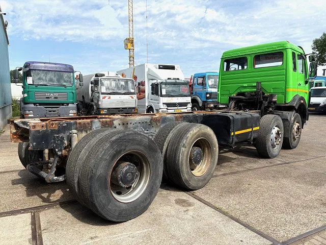 Mercedes-Benz SK 3335K 8x4 FULL STEEL CHASSIS (ZF16 MANUAL GEARBOX / RETARDER / FULL STEEL SUSPENSION / REDUCTION AXLES) - Chassi lastbil: bild 3 Mercedes-Benz SK 3335K 8x4 FULL STEEL CHASSIS (ZF16 MANUAL GEARBOX / RETARDER / FULL STEEL SUSPENSION / REDUCTION AXLES) - Chassi lastbil: bild 3