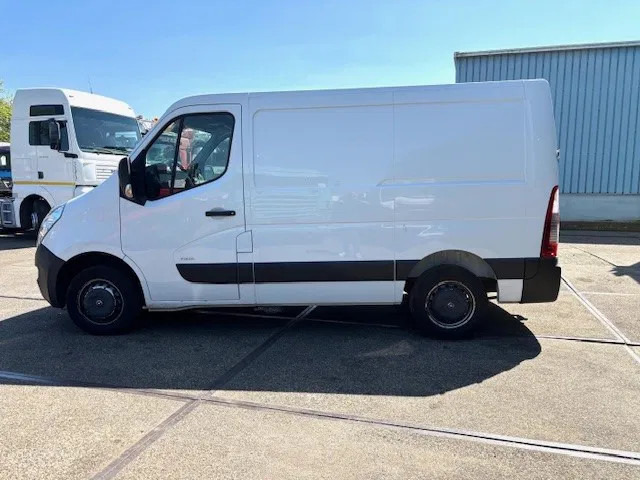 Opel Movano T3300 2.4CDTI L1H1 (EURO 6 / 6 GEARS MANUAL GEARBOX / AIRCONDITIONING / APPLE CARPLAY / REAR VIEW CAMERA / ETC) - Små skåpbil: bild 5 Opel Movano T3300 2.4CDTI L1H1 (EURO 6 / 6 GEARS MANUAL GEARBOX / AIRCONDITIONING / APPLE CARPLAY / REAR VIEW CAMERA / ETC) - Små skåpbil: bild 5