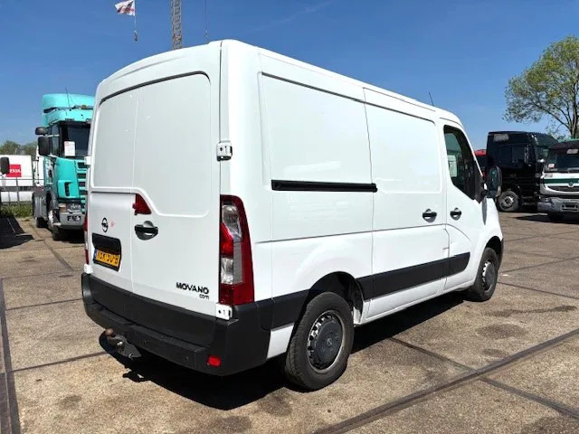 Opel Movano T3300 2.4CDTI L1H1 (EURO 6 / 6 GEARS MANUAL GEARBOX / AIRCONDITIONING / APPLE CARPLAY / REAR VIEW CAMERA / ETC) - Små skåpbil: bild 3 Opel Movano T3300 2.4CDTI L1H1 (EURO 6 / 6 GEARS MANUAL GEARBOX / AIRCONDITIONING / APPLE CARPLAY / REAR VIEW CAMERA / ETC) - Små skåpbil: bild 3