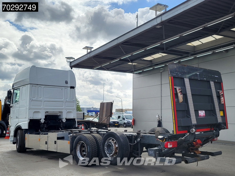 DAF XF 530 XF 6X2 2000kg Ladebordwand Lift+Steering-Axle Navi ACC Euro 6 - Chassi lastbil: bild 2 DAF XF 530 XF 6X2 2000kg Ladebordwand Lift+Steering-Axle Navi ACC Euro 6 - Chassi lastbil: bild 2