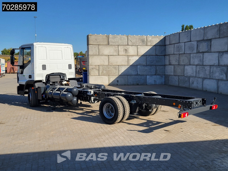 Iveco 120-210L 4X2 NEW 12tons chassis! CNG Engine TELMA Retarder Manual Euro 6 - Chassi lastbil: bild 2 Iveco 120-210L 4X2 NEW 12tons chassis! CNG Engine TELMA Retarder Manual Euro 6 - Chassi lastbil: bild 2
