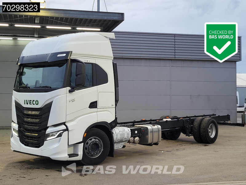 Iveco S-Way 420 4X2 NEW! Chassis, Automatic Standklima 2xTanks Euro 6 - Chassi lastbil: bild 1 Iveco S-Way 420 4X2 NEW! Chassis, Automatic Standklima 2xTanks Euro 6 - Chassi lastbil: bild 1