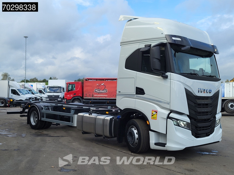 Iveco S-Way 460 4X2 NEW !! BDF Automatic Full air ACC Led Euro 6 - Containerbil/ Växelflak lastbil: bild 3 Iveco S-Way 460 4X2 NEW !! BDF Automatic Full air ACC Led Euro 6 - Containerbil/ Växelflak lastbil: bild 3