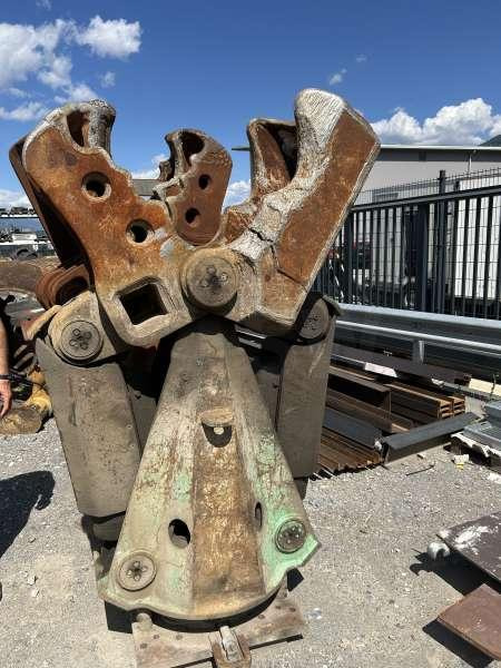 MONTABERT Lot 2 Croc Béton - Hydraulisk sax: bild 1 MONTABERT Lot 2 Croc Béton - Hydraulisk sax: bild 1