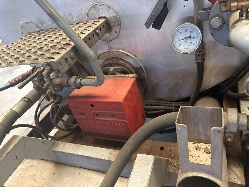 Mercedes 410 A EMULSION + TREMI GRAVILLON - Bitumenspridare: bild 5 Mercedes 410 A EMULSION + TREMI GRAVILLON - Bitumenspridare: bild 5