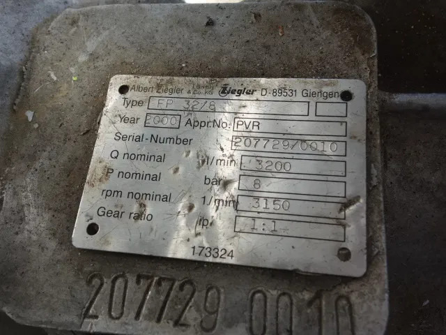 Släck/ Räddningsvagn MAN 15 224-with winch 2500liter tank manual gearbox ,ziegler pomp: bild 15