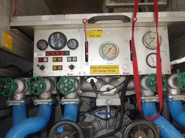 Mercedes-Benz Actros 1831 4X4 ZIEGLER BOMBEROS POMP,2500 L TANK - Släck/ Räddningsvagn: bild 4 Mercedes-Benz Actros 1831 4X4 ZIEGLER BOMBEROS POMP,2500 L TANK - Släck/ Räddningsvagn: bild 4