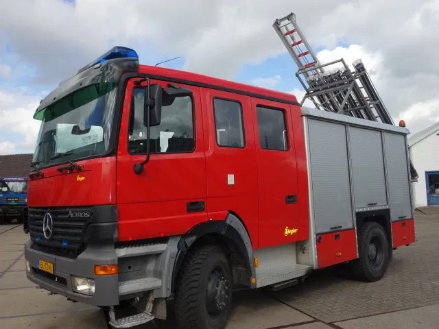 Mercedes-Benz Actros 1831 4X4 ZIEGLER BOMBEROS POMP,2500 L TANK - Släck/ Räddningsvagn: bild 3 Mercedes-Benz Actros 1831 4X4 ZIEGLER BOMBEROS POMP,2500 L TANK - Släck/ Räddningsvagn: bild 3