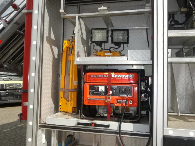 Mercedes-Benz Actros 1831 4X4 ZIEGLER BOMBEROS POMP,2500 L TANK - Släck/ Räddningsvagn: bild 5 Mercedes-Benz Actros 1831 4X4 ZIEGLER BOMBEROS POMP,2500 L TANK - Släck/ Räddningsvagn: bild 5