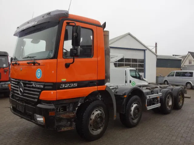 Mercedes-Benz Actros 3235 8x4 steelsprings,manual gearbox - Chassi lastbil: bild 2 Mercedes-Benz Actros 3235 8x4 steelsprings,manual gearbox - Chassi lastbil: bild 2