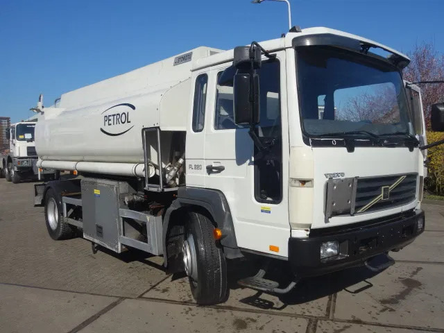 Volvo FL 240 220PK 12000 LITER STEELSPRINGS - Tankbil: bild 1 Volvo FL 240 220PK 12000 LITER STEELSPRINGS - Tankbil: bild 1