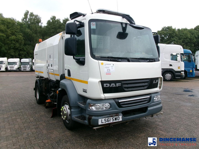 DAF LF 55.220 4x2 Scarab sweeper - Sopmaskin: bild 2 DAF LF 55.220 4x2 Scarab sweeper - Sopmaskin: bild 2
