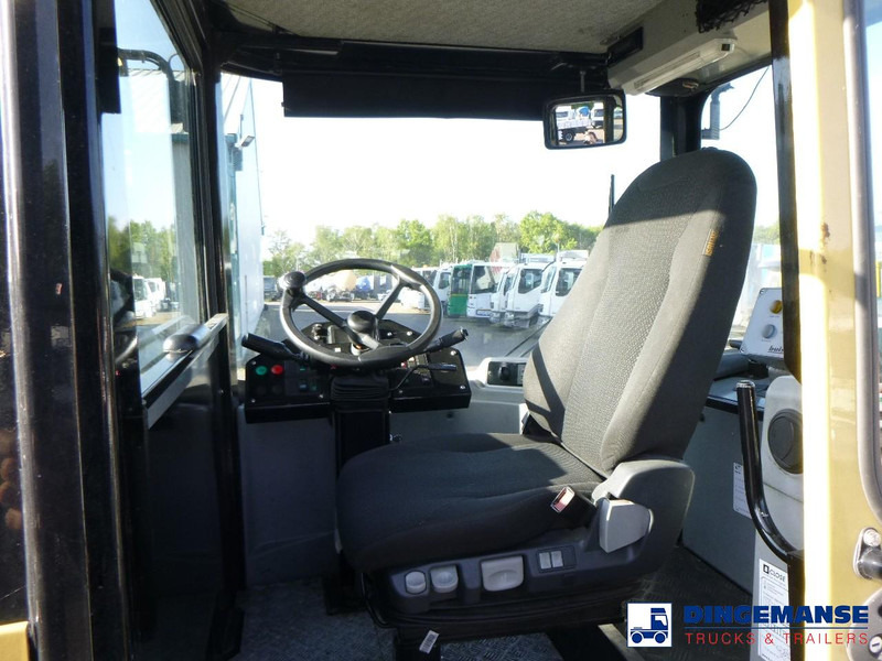 Leasa MOL RM 255 4X4 terminal drawbar tractor 150 ton MOL RM 255 4X4 terminal drawbar tractor 150 ton: bild 8 Leasa MOL RM 255 4X4 terminal drawbar tractor 150 ton MOL RM 255 4X4 terminal drawbar tractor 150 ton: bild 8