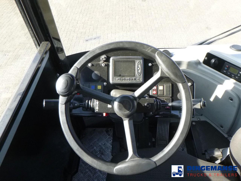 Leasa MOL RM 255 4X4 terminal drawbar tractor 150 ton MOL RM 255 4X4 terminal drawbar tractor 150 ton: bild 9 Leasa MOL RM 255 4X4 terminal drawbar tractor 150 ton MOL RM 255 4X4 terminal drawbar tractor 150 ton: bild 9