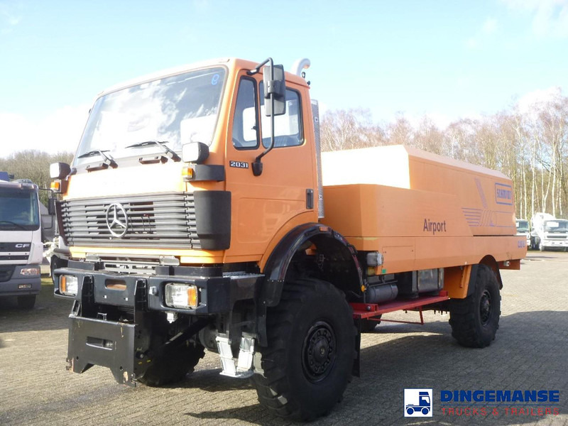 Mercedes-Benz SK 2031 4x4x4 Schmidt CJS9 airport sweeper snow plough - Plogbil: bild 4 Mercedes-Benz SK 2031 4x4x4 Schmidt CJS9 airport sweeper snow plough - Plogbil: bild 4