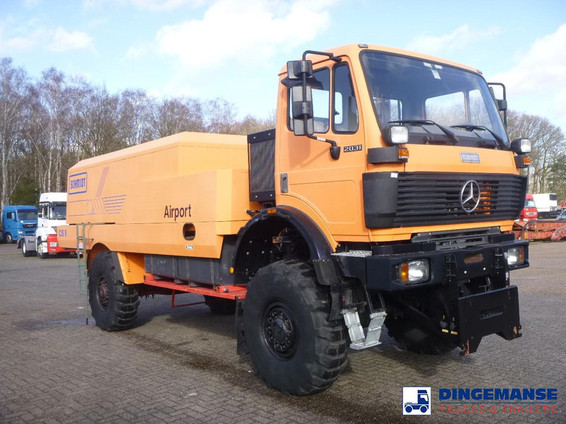 Mercedes-Benz SK 2031 4x4x4 Schmidt CJS9 airport sweeper snow plough - Plogbil: bild 5 Mercedes-Benz SK 2031 4x4x4 Schmidt CJS9 airport sweeper snow plough - Plogbil: bild 5