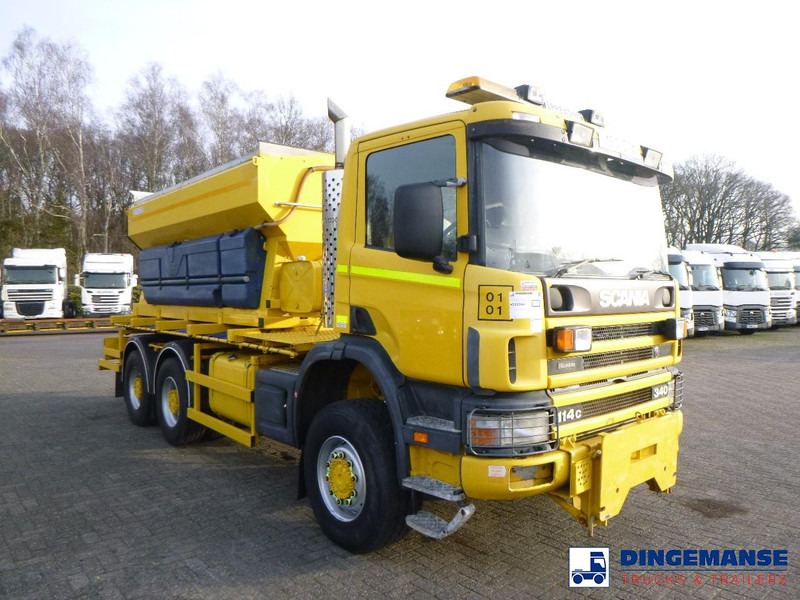 Scania P114-340 CB 6X6 RHD gritter / snow plough - Plogbil: bild 2 Scania P114-340 CB 6X6 RHD gritter / snow plough - Plogbil: bild 2