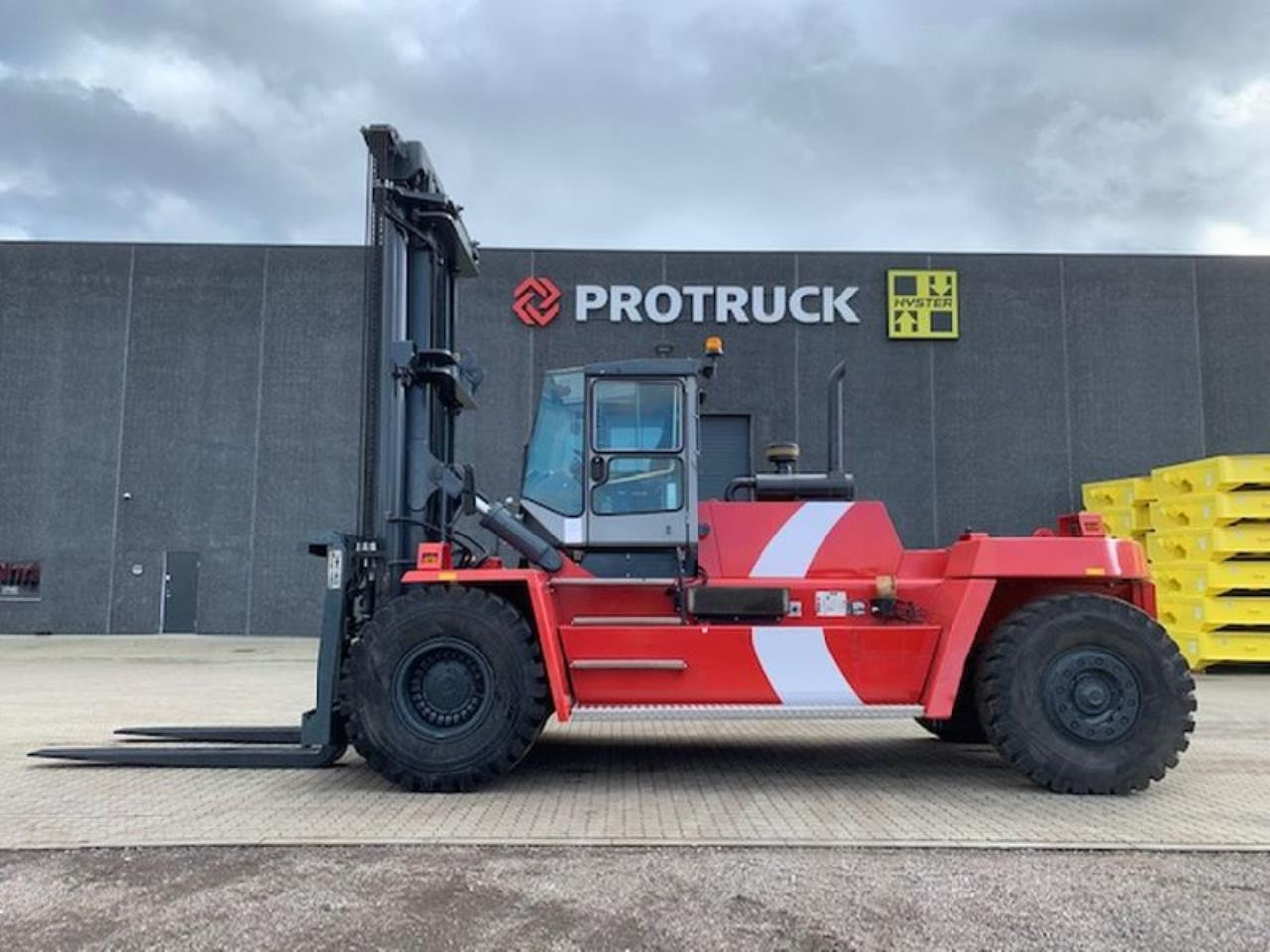 Kalmar DCD320-12LB - Dieseltruck: bild 1 Kalmar DCD320-12LB - Dieseltruck: bild 1