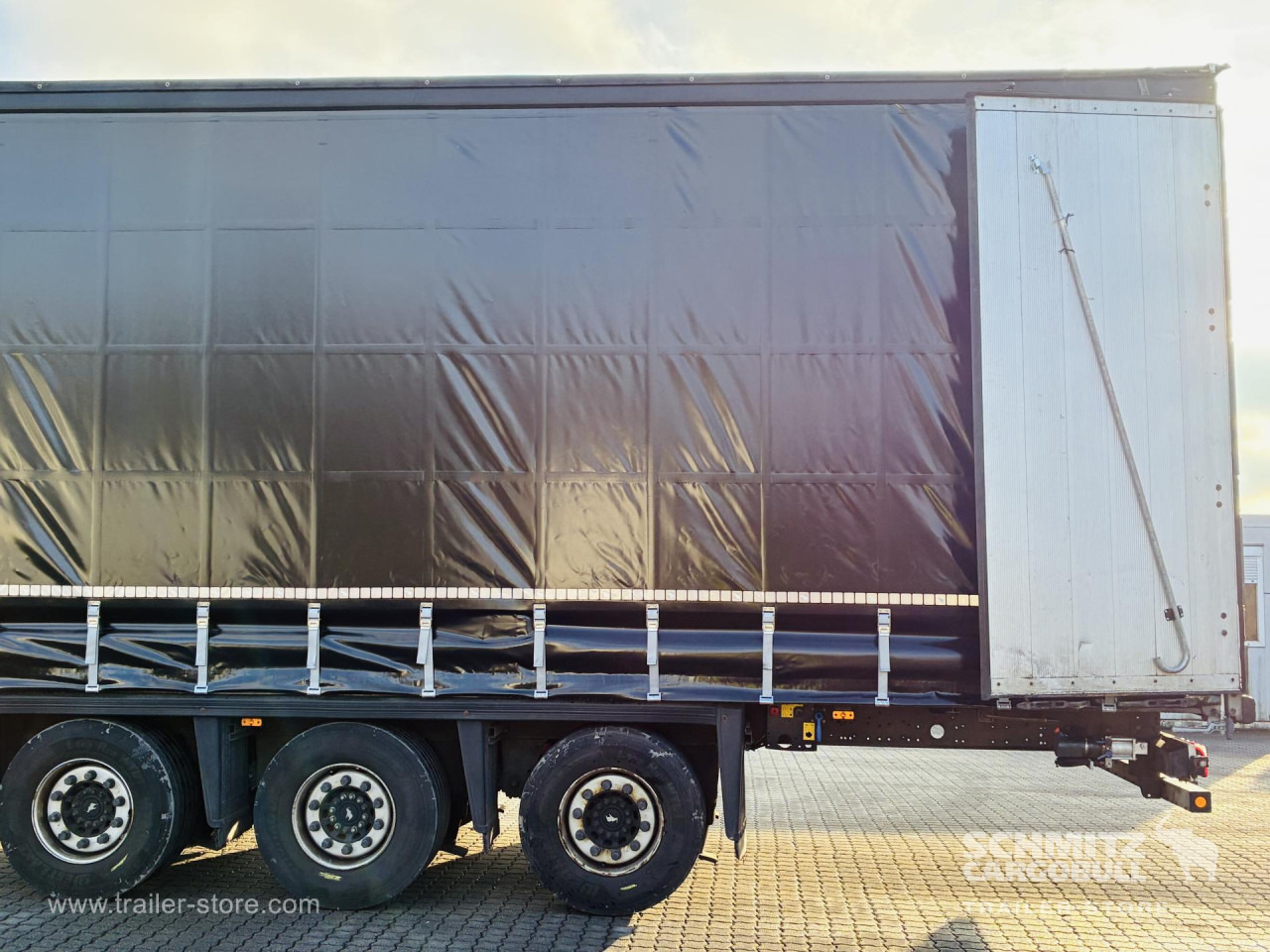 SCHMITZ Auflieger Curtainsider Mega - Kapelltrailer: bild 4 SCHMITZ Auflieger Curtainsider Mega - Kapelltrailer: bild 4