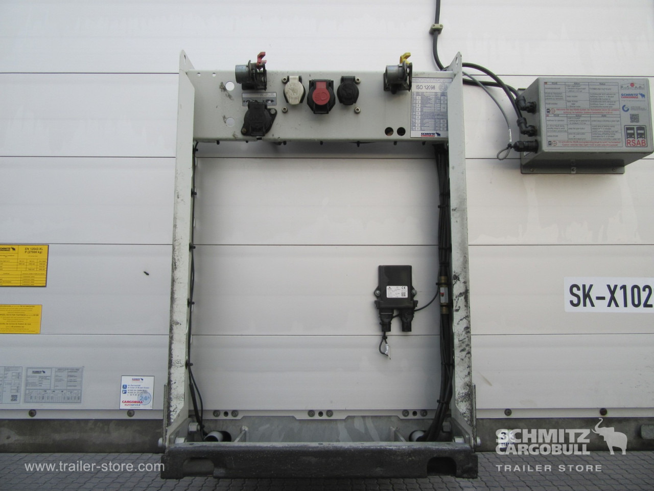 SCHMITZ Auflieger Curtainsider Standard - Kapelltrailer: bild 2 SCHMITZ Auflieger Curtainsider Standard - Kapelltrailer: bild 2