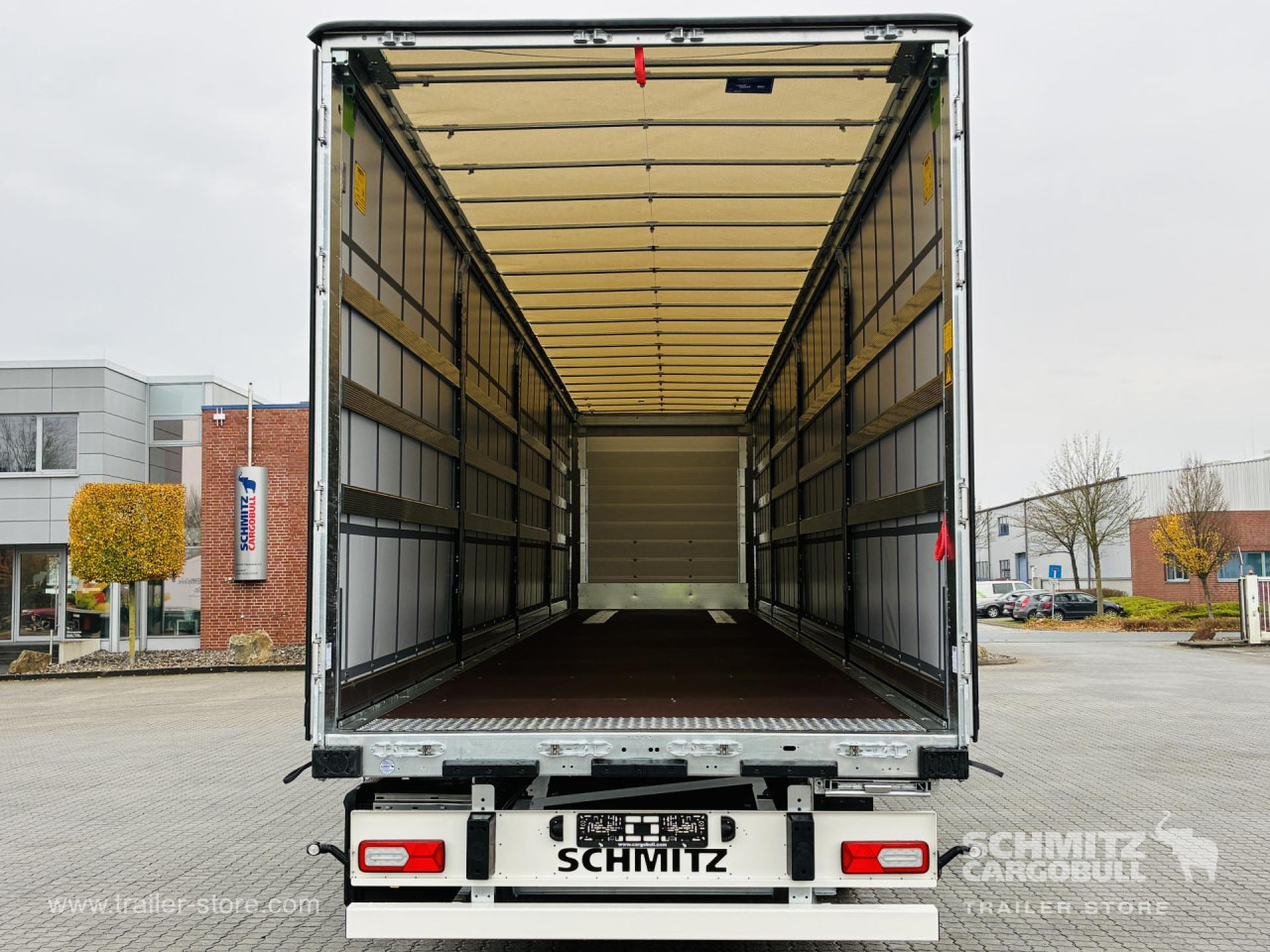 SCHMITZ Auflieger Curtainsider Standard - Kapelltrailer: bild 4 SCHMITZ Auflieger Curtainsider Standard - Kapelltrailer: bild 4