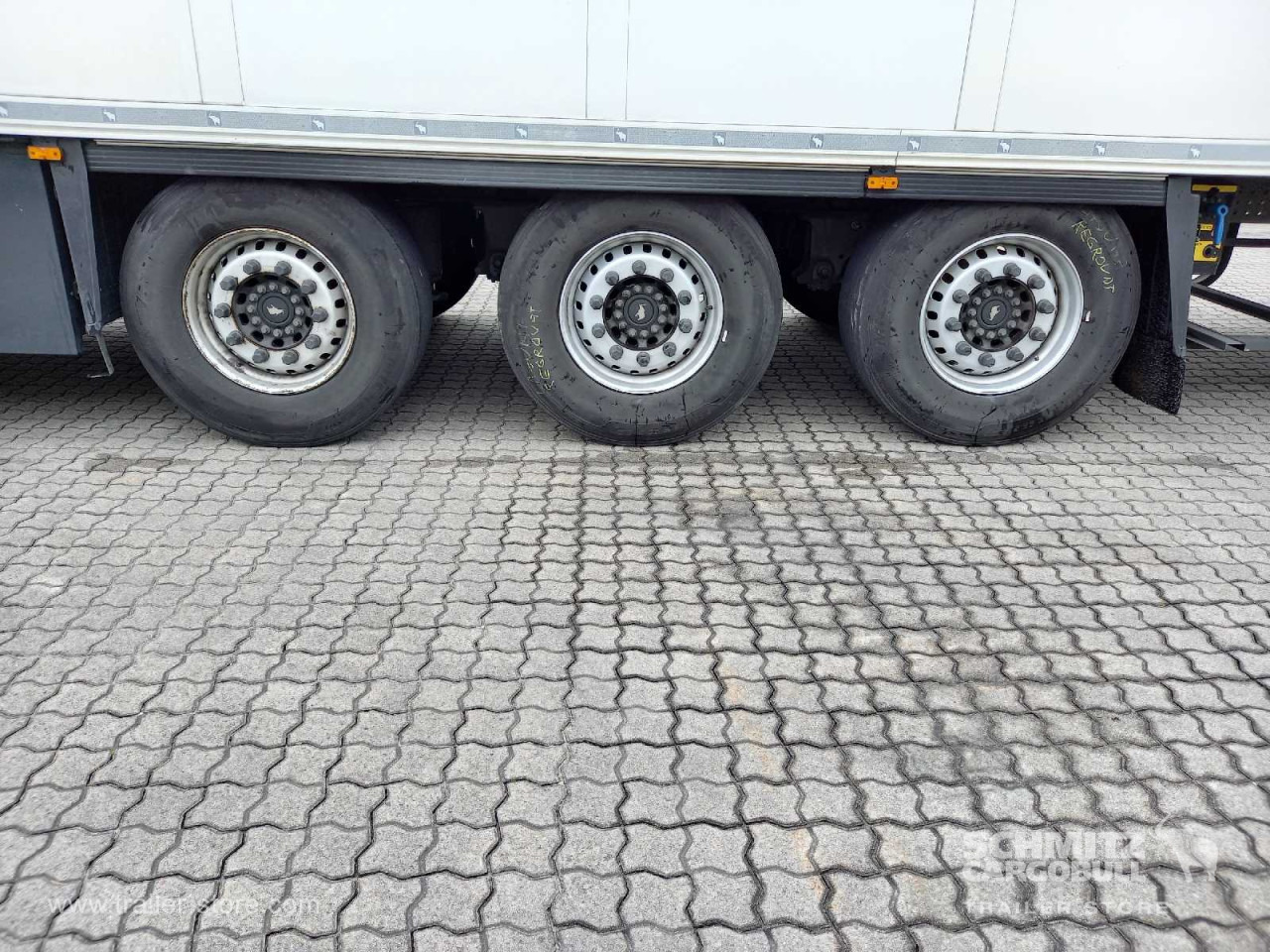 SCHMITZ Auflieger Tiefkühler Standard Double deck - Isotermiska semitrailer: bild 2 SCHMITZ Auflieger Tiefkühler Standard Double deck - Isotermiska semitrailer: bild 2