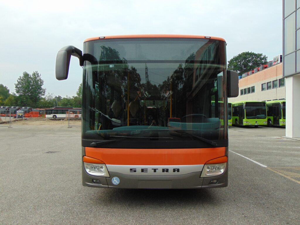 N.3 SETRA S 415 NF – Anno 2008 - Förortsbuss: bild 2 N.3 SETRA S 415 NF – Anno 2008 - Förortsbuss: bild 2