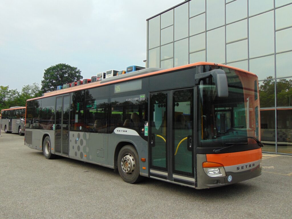 N.3 SETRA S 415 NF – Anno 2008 - Förortsbuss: bild 1 N.3 SETRA S 415 NF – Anno 2008 - Förortsbuss: bild 1